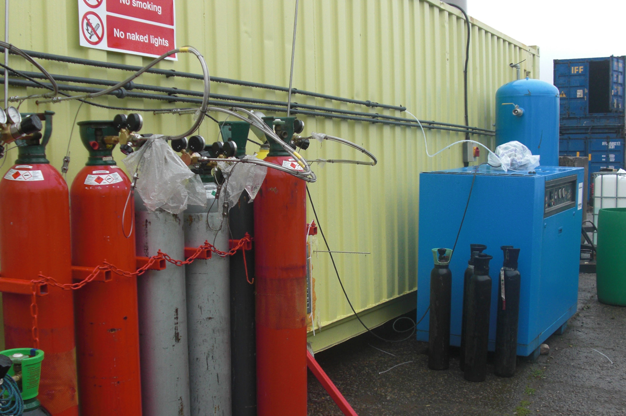 Gas supply and utility skid