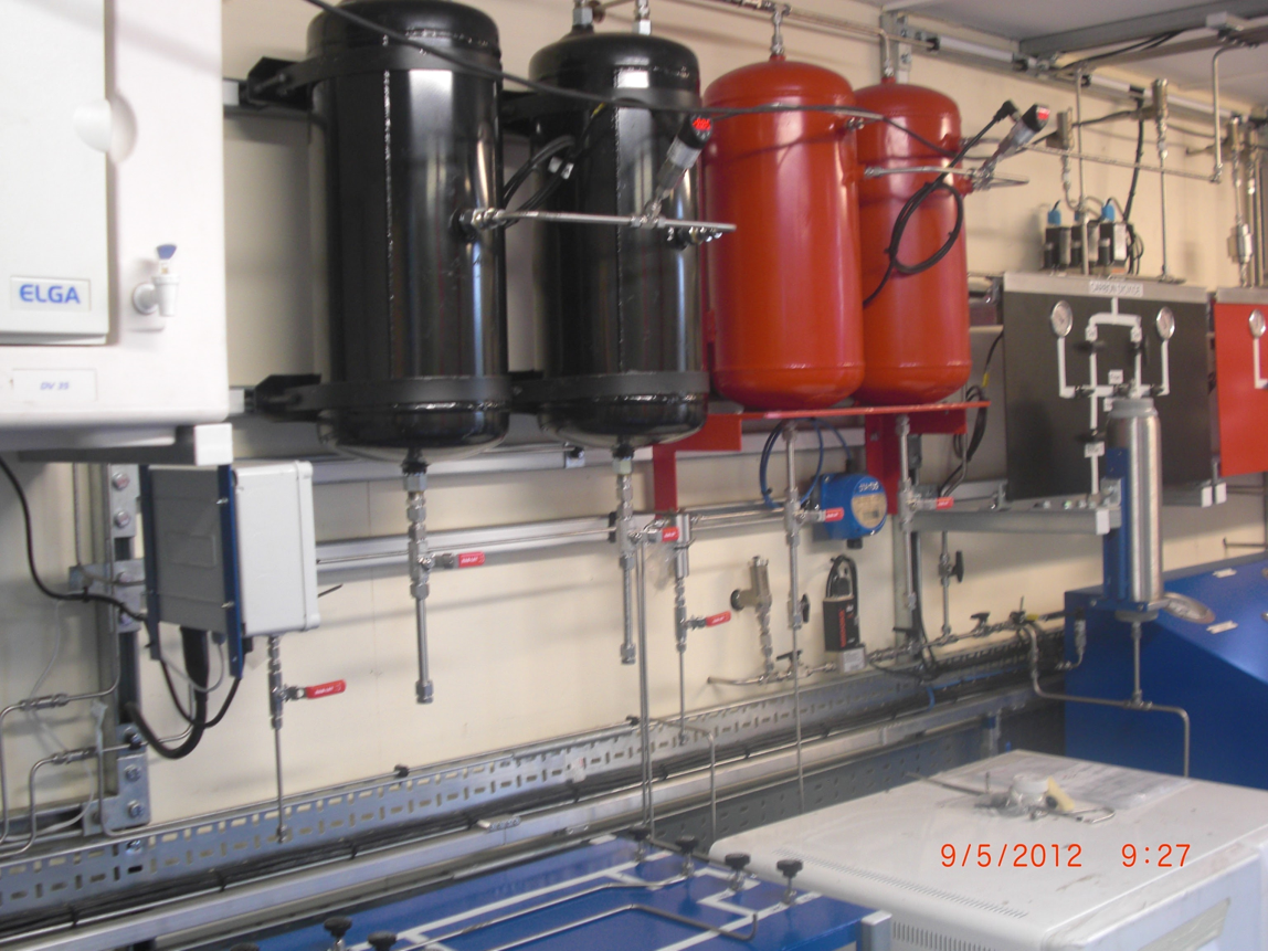 Gas handling manifold