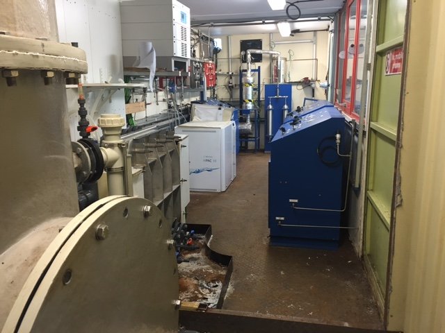 Longitudinal reactor bay
